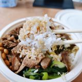 肉感满满的一份卤香猪脚饭[调皮]