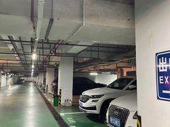 -朱家角影剧院-地面停车场