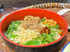 -爆炸头阿姨小四川正宗川味小吃(无任何分店)