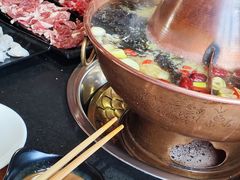 -果松木炭酸菜铜火锅·外婆参鸡汤