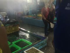 -霞涌市场海鲜摆卖区