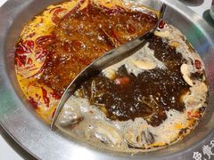 菌菇红油鸳鸯锅-卤校长重庆火锅(国兴店)