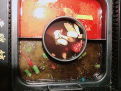 -老牌坊云南鱼豆花火锅(哈西万达店)