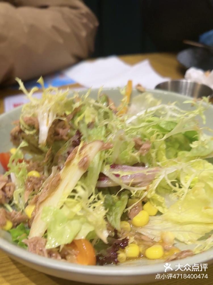 相对来说比较便宜沙拉加牛肉有创意