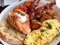 -ROAST coffee & eatery