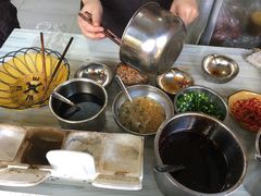 夹牛肉凉粉-小陈方酥锅盔(古城总店)