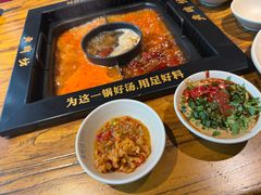 -老牌坊云南鱼豆花火锅(爱建店)