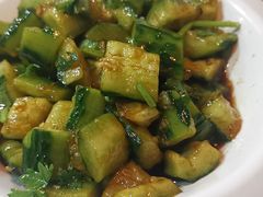 蒜泥黄瓜-三里屯土灶炖公鸡地锅鸡(江东店)