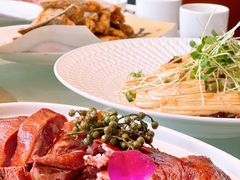 -阿瓦山寨·湘菜现炒·剁椒鱼头王(咸阳总店)