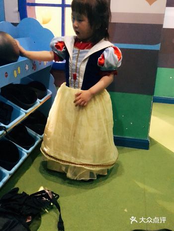 很不错的儿童乐园哦！ 公主裙随便你穿呀！