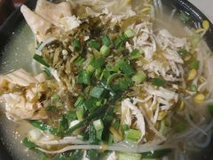 酸菜肉茸培根豚骨米线-蒙小妹骨汤饭.米线(新光路店)