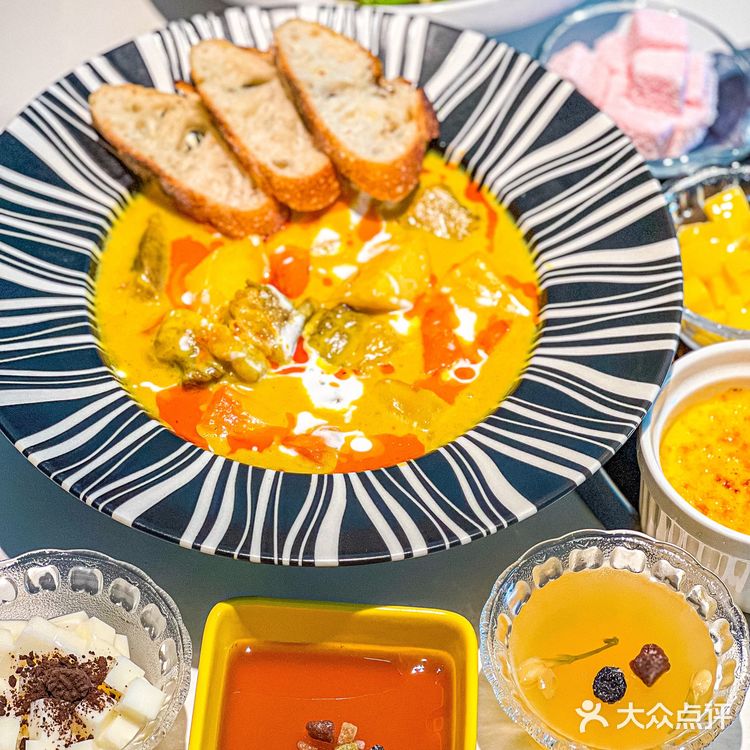 今天就解锁一家隐藏在东门的宝藏泰式料理专门店