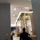 鲜嫩，不过下锅会变没，四个大人吃了六盘肉，服务很好