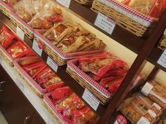 -红宝石·鲜奶小方·海派西点房(金杨店)