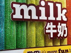 -m豆巧克力世界(上海世茂广场店)