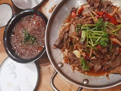 -帅巴人舅母子腊蹄民俗村