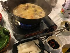 -鲜入围煮花胶鸡海鲜火锅