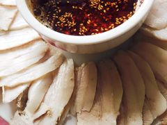 白肉蘸酱-金卯白肉罩火烧