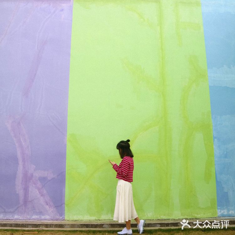 纪念碑谷彩虹墙 进门左手直接就能看到