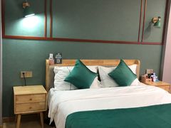 -宸玥酒店(成都西南财大地铁站店)