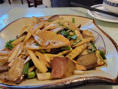 腊肉炒山笋-业华湘·特色菜