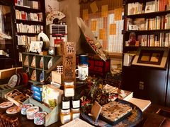 -荒岛书店(黄县路店)