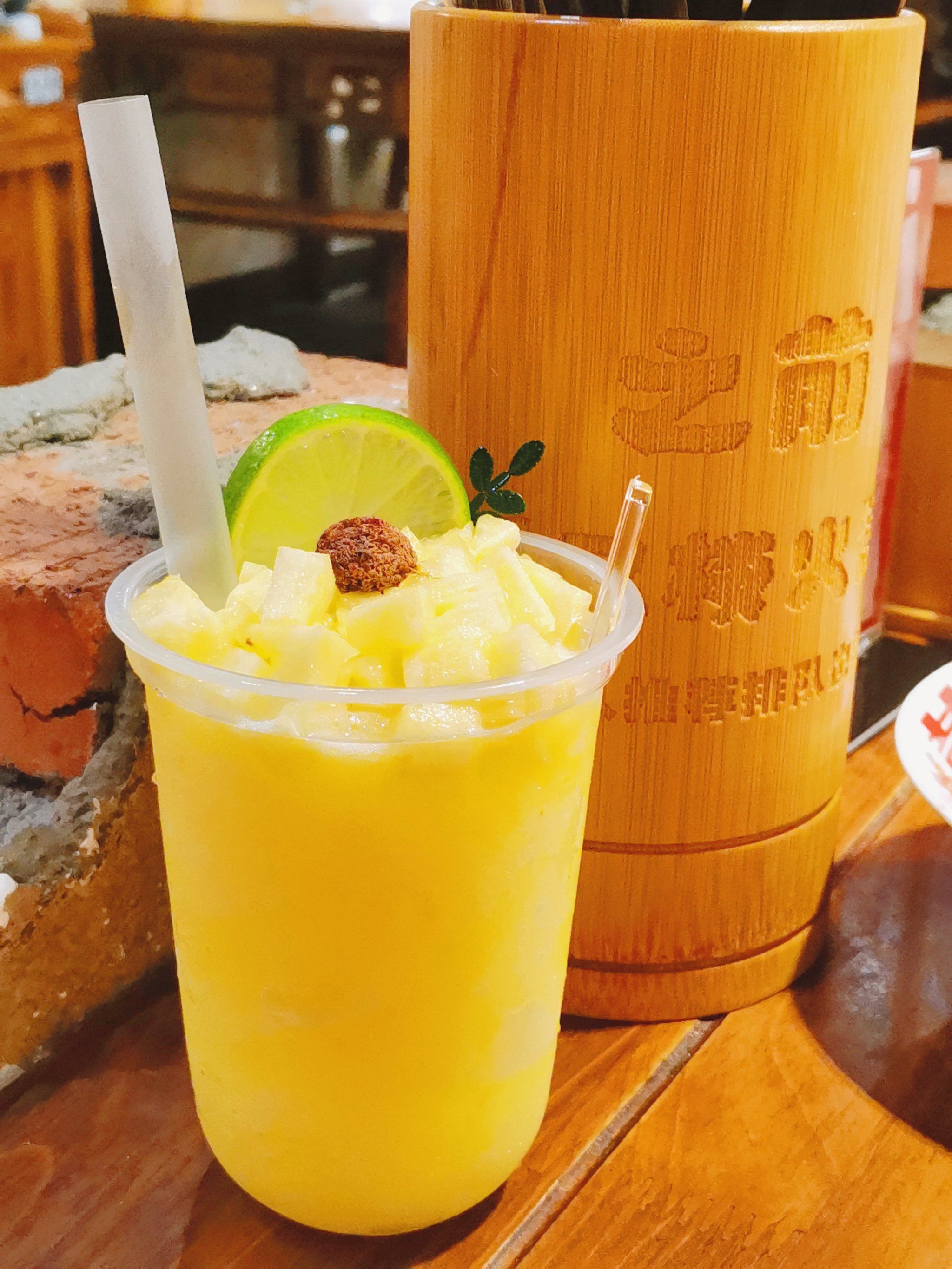 炎炎夏日来一口菠萝冰,太爽了!