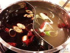 麻辣&养生&nbsp;双拼锅底-贺野·自助炭火烤肉(紫藤路店)