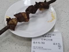 红柳串烤大块羊肉串。-伊祥·敦煌楼