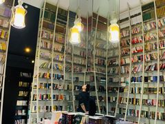 -钟书阁(松江泰晤士小镇店)