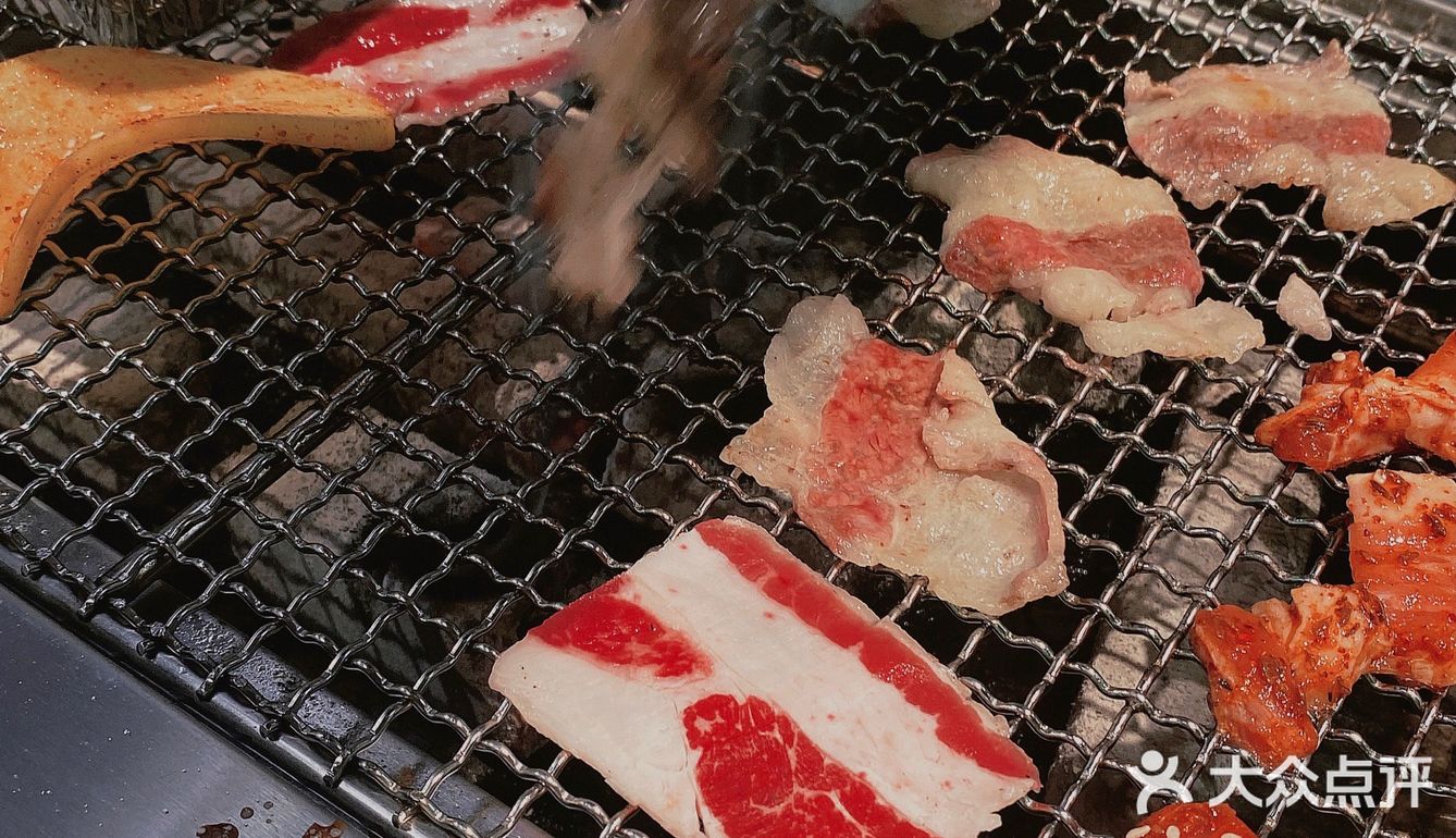 坐在全景落地窗前吃烤肉是一种什么样的体验