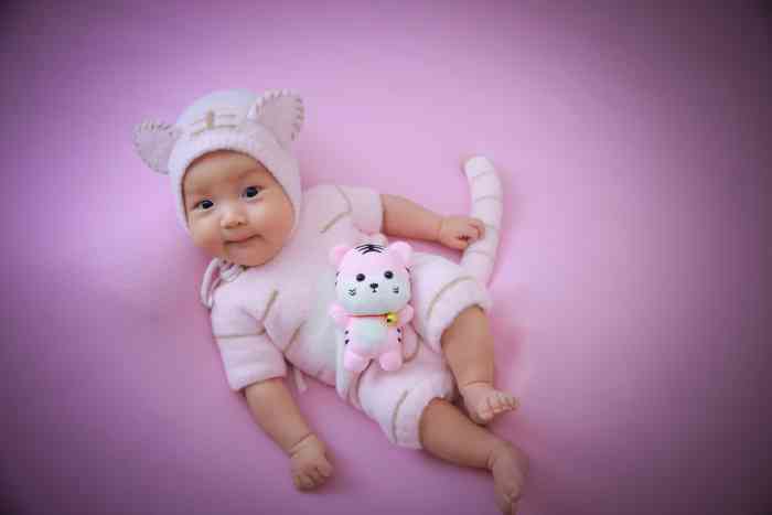 甜馨新生儿百天上门拍世纪公园店