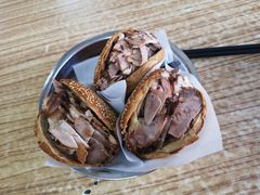 烧饼夹肘子肉-老四烧饼铺(丽源路店)
