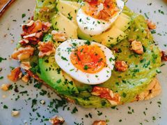 牛油果煮蛋吐司-RAC BAR(安福路店)