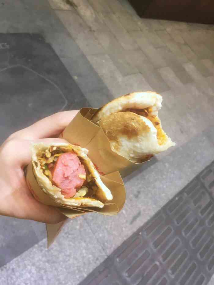 大脚板烧饼(好吃街店)-"这家团购超便宜,趁热吃好吃,性价比很高.