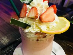 草莓优格奶昔-MIKAKU(万达广场上海宝山店)