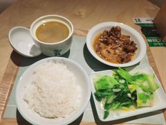 -老乡鸡(上海白玉兰广场店)