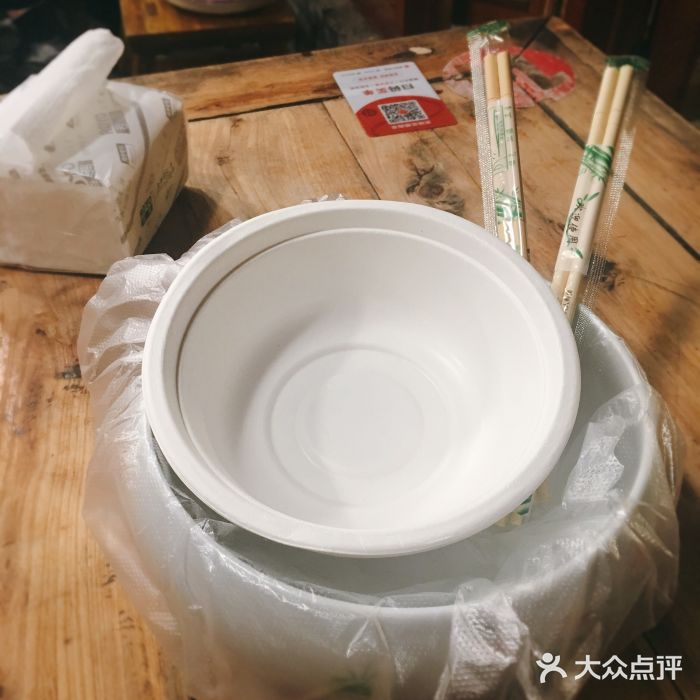 夹夹大·蟹蟹大排档(财富又一城店)餐具摆设图片
