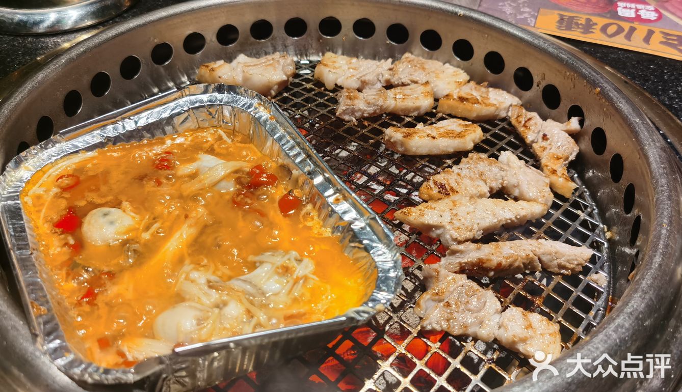和牛烤肉蛋糕双人餐的天花板