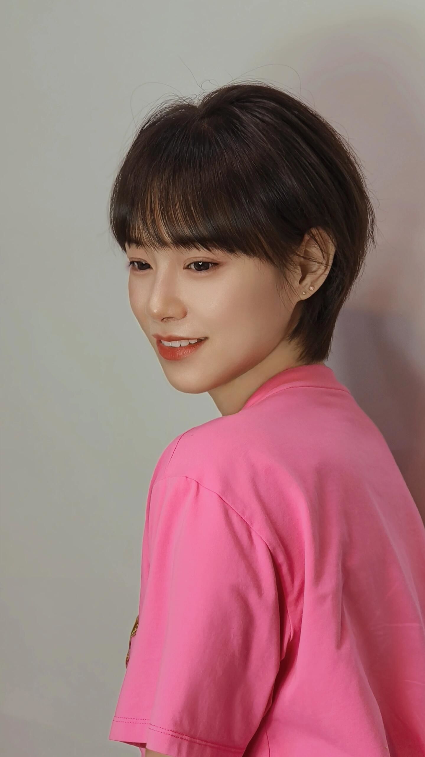 韩系挂耳短发
自然吹干成型 本人发量