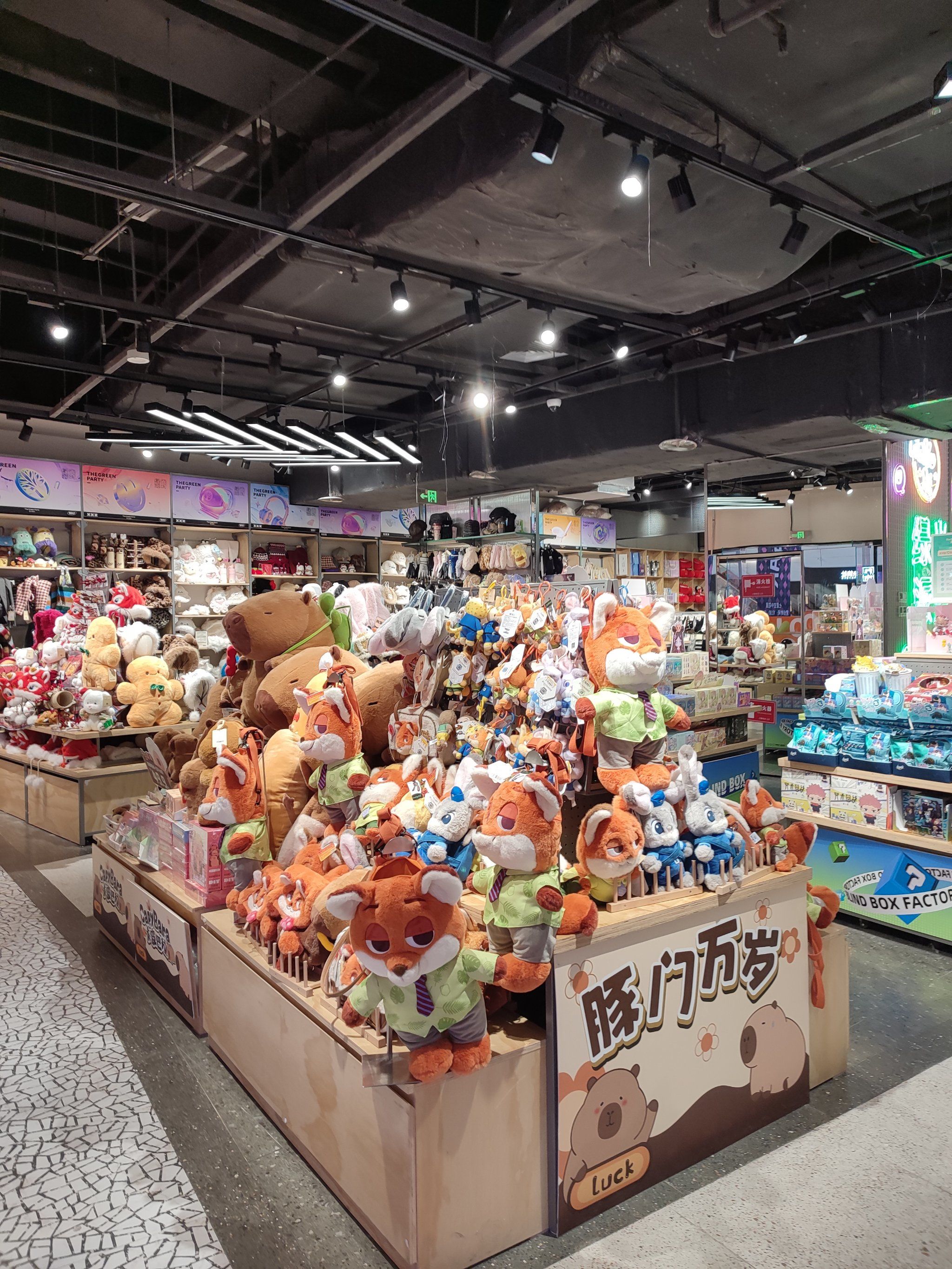 这个商场里的店也太好逛了