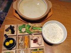 -云海肴·汽锅鸡·云南菜(天山百盛优客店)
