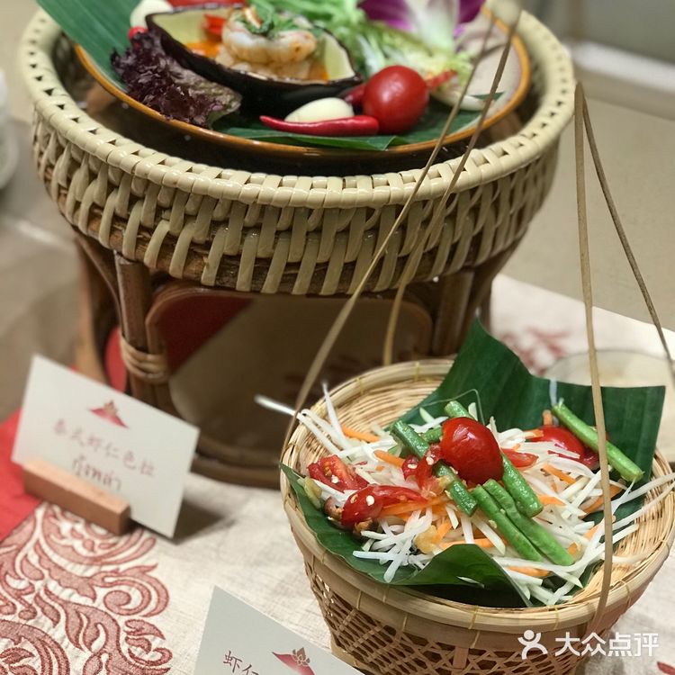 虾片，泰式火锅，泰式酸辣虾仁，甜品等，美食盛宴
