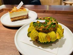 开心果树莓泡芙-Ten Olives甜点