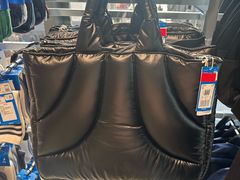 -NIKE上海青浦换季优惠店