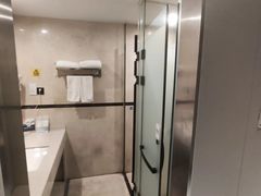 -荷逸唐电竞酒店(上海惠南地铁站店)