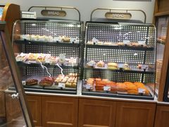 面包甜点陈列柜-巴黎贝甜(宜山路店)