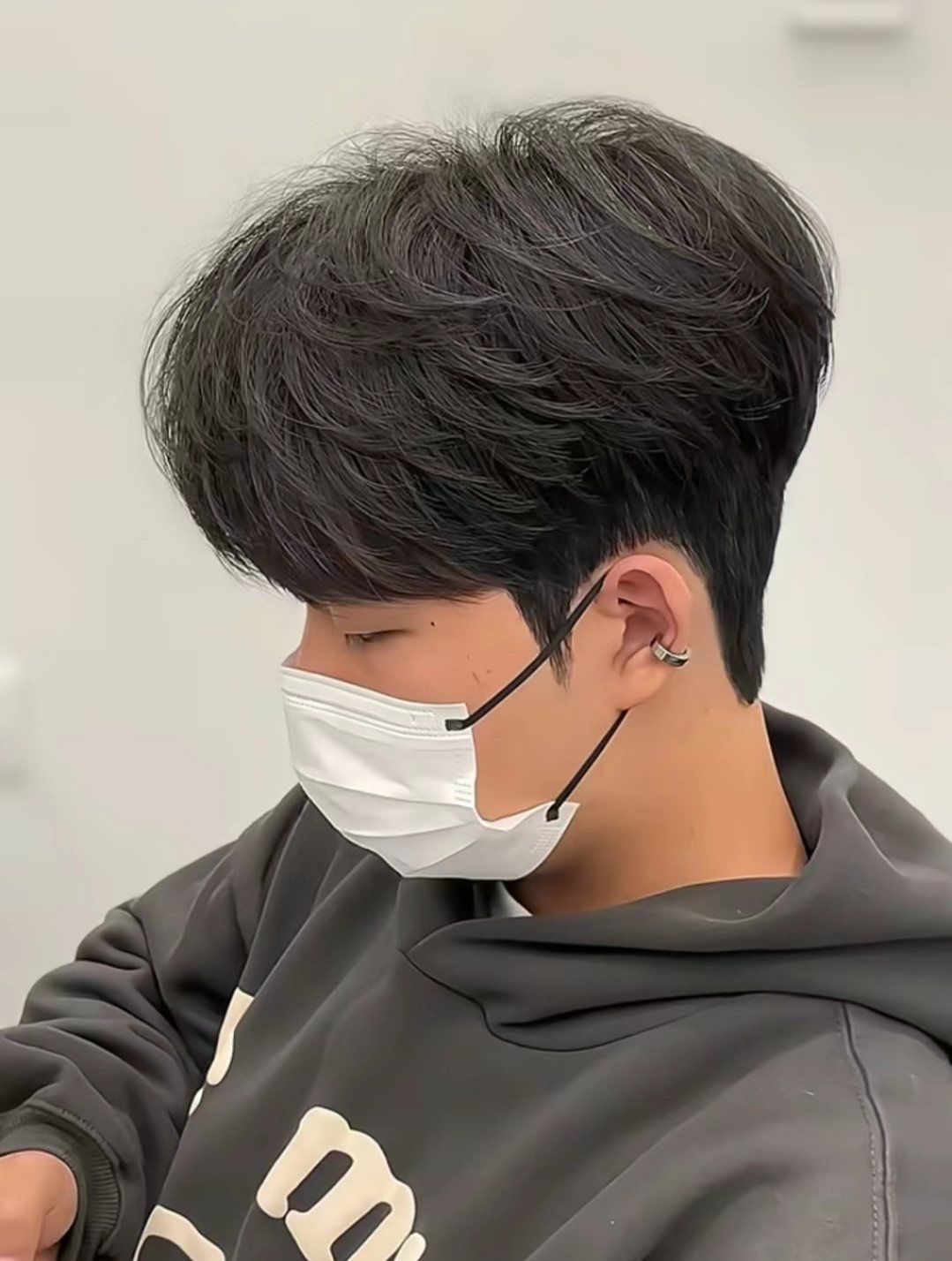 粗硬发质的男生纯修剪即可刘海长度在眼角位置即可两