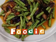 茄子豆角炒上肉-旭璟酒家·传统粤菜·湘菜(逸景路店)