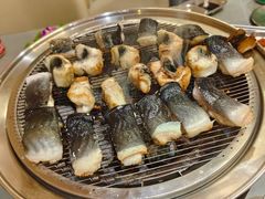 -围炉肉舍•炭烤活鳗•丹东海鲜烤肉(步行街店)